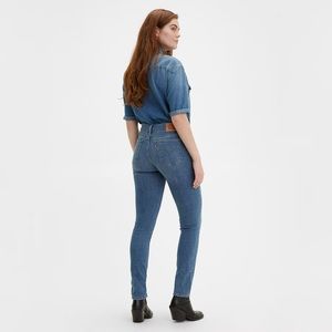 Levi 711 Skinny medium blue wash